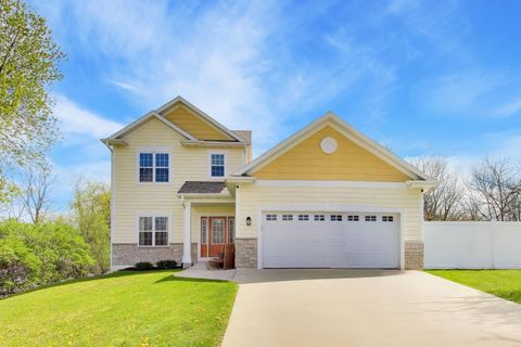 Photo of N2392 Mildred St, Walworth, WI 53115 (MLS # 1960294)