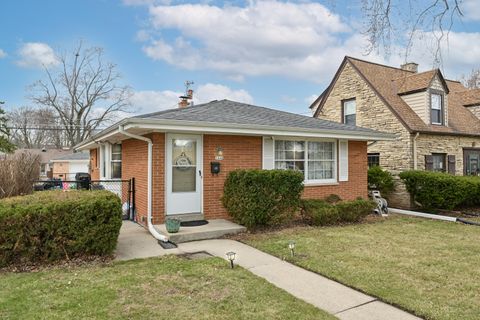 Photo of 3845 N 100th St, Wauwatosa, WI 53222 (MLS # 1954865)