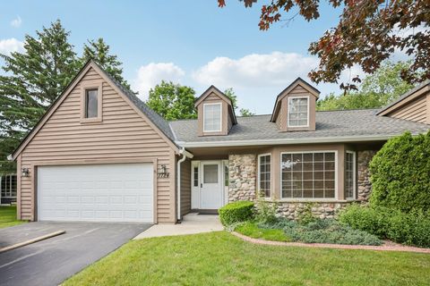 Photo of 7724 Cedar Ridge Ct, Franklin, WI 53132 (MLS # 1921718)