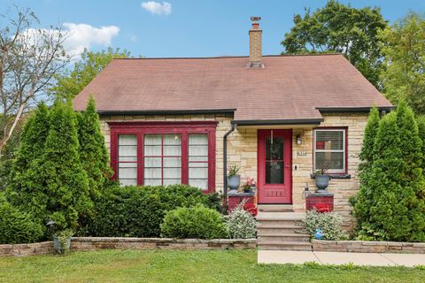 Photo of 6316 N 107th St, Milwaukee, WI 53225 (MLS # 1943596)