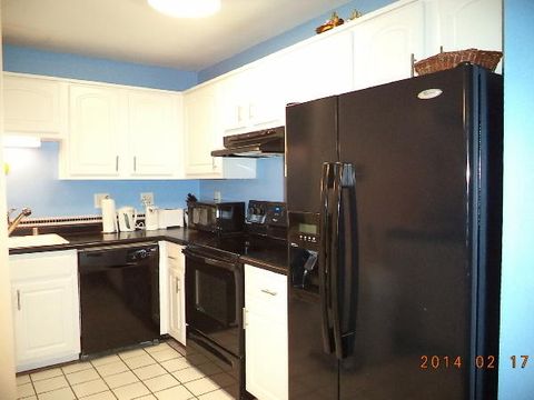 Photo of 5278 Somerset Ln S, Greenfield, WI 53221 (MLS # 1967983)