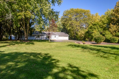 Photo of 1428 Fiesta Ln, Mequon, WI 53092 (MLS # 1984074)