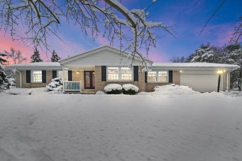 Photo of 9033 N Seneca Rd, Bayside, WI 53217 (MLS # 1944564)