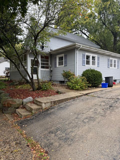 Photo of 512 Tower St, Burlington, WI 53105 (MLS # 1939052)