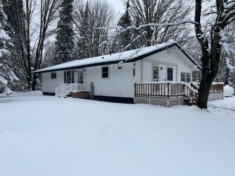 Photo of N8726 Maple Beach Rd, Middle Inlet, WI 54177 (MLS # 1953883)