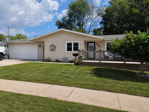 Photo of 1457 Daisy Dr, Manitowoc, WI 54220 (MLS # 1978685)