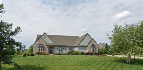 Photo of 11511 N Oakview Ct, Mequon, WI 53092 (MLS # 1924493)