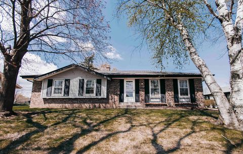 Photo of 1004 E Minnesota Ave, Oak Creek, WI 53154 (MLS # 1916948)