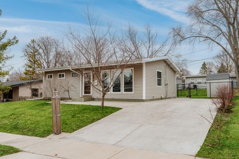 Photo of 5623 Bentwood Ln, Greendale, WI 53129 (MLS # 1955454)