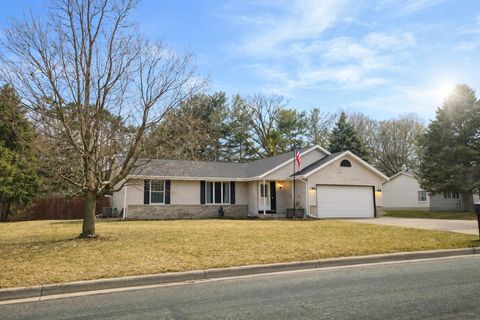 Photo of 1327 Montclair Pl, Fort Atkinson, WI 53538 (MLS # 1953001)