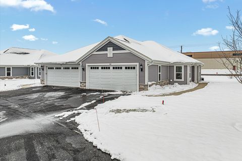 Photo of 508 Hunter Oaks Blvd, Watertown, WI 53094 (MLS # 1959482)