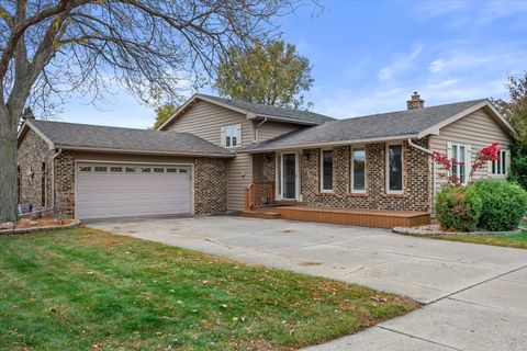 Photo of 1464 32nd Ave, Kenosha, WI 53144 (MLS # 1941597)