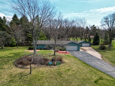 Photo of W254S6440 McGregor Ct, Vernon, WI 53189 (MLS # 1957086)