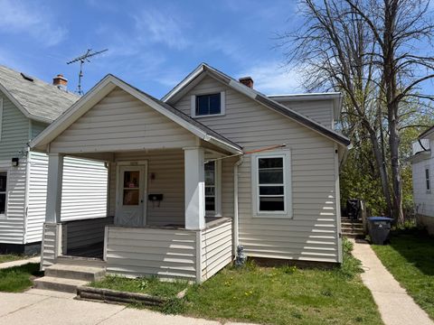 Photo of 1439 S 10th St, Sheboygan, WI 53081 (MLS # 1962489)