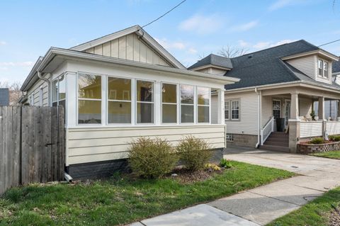 Photo of 718 44th St, Kenosha, WI 53140 (MLS # 1958342)