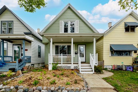 Photo of 2214 S Woodward St, Milwaukee, WI 53207 (MLS # 1961100)