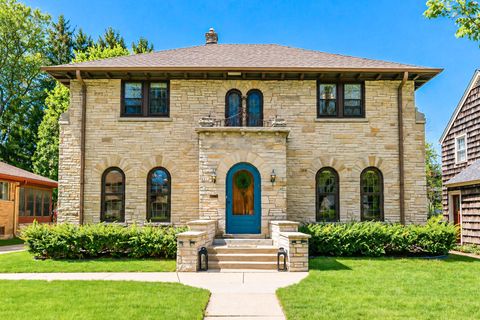 Photo of 8011 Jackson Park Blvd, Wauwatosa, WI 53213 (MLS # 1960768)