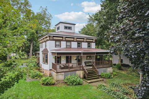 Photo of 217 S Lincoln St, Elkhorn, WI 53121 (MLS # 1952789)