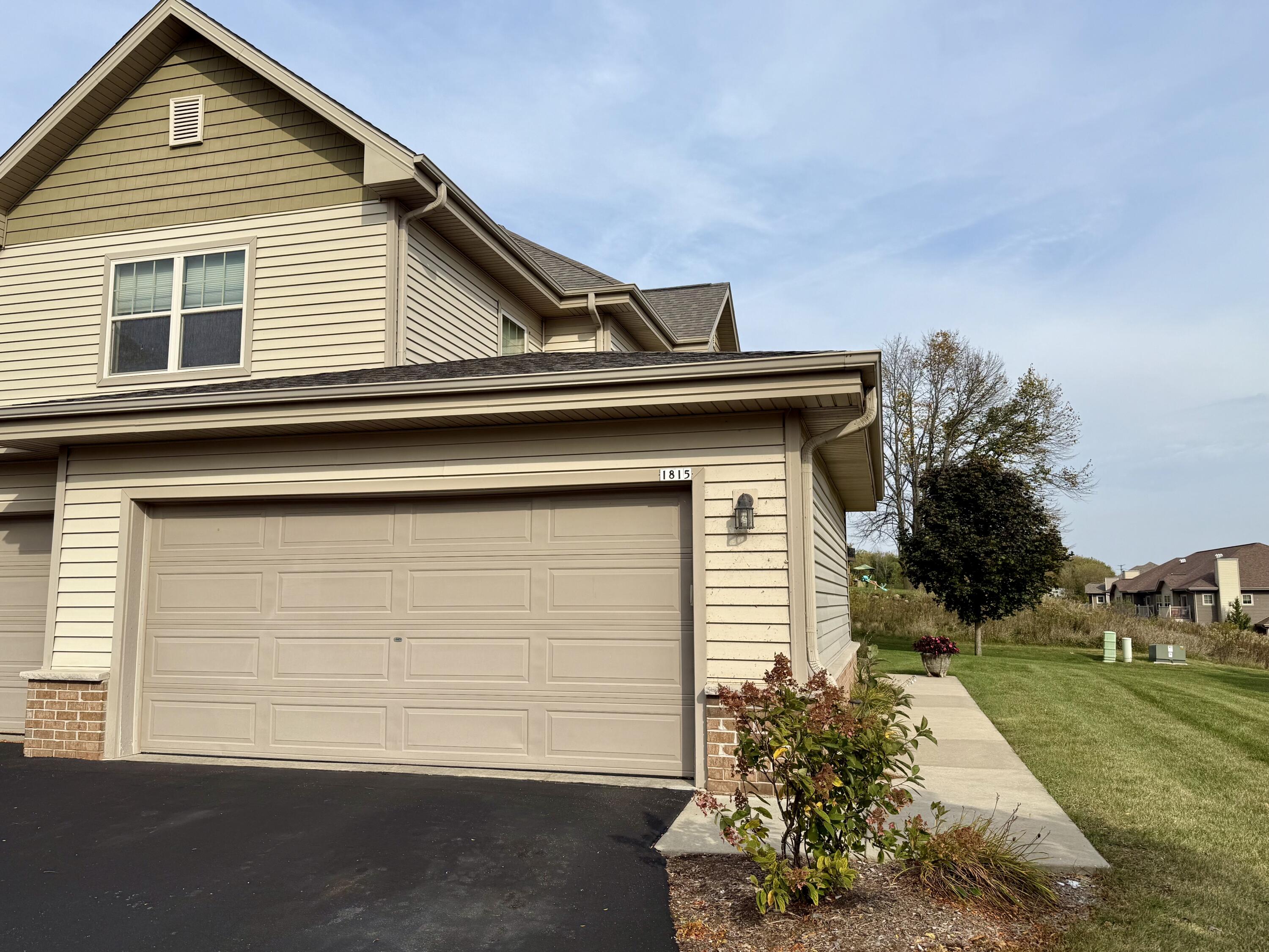 Port Washington, Wisconsin 53074, United States, 2 Bedrooms Bedrooms, ,2 BathroomsBathrooms,Residential,Active,230817