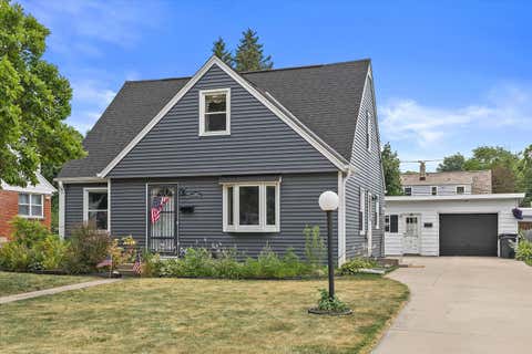 Photo of 725 Oak St, South Milwaukee, WI 53172 (MLS # 1978118)