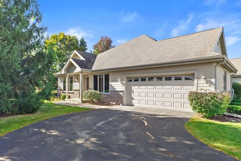 Photo of 7084 S Fieldstone Ct, Franklin, WI 53132 (MLS # 1946553)