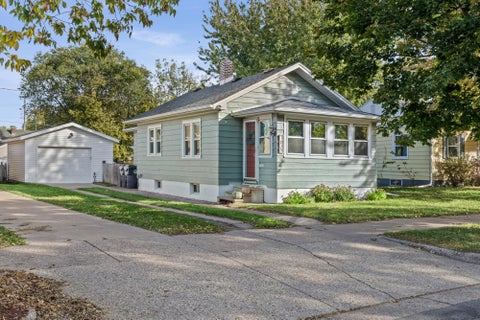 Photo of 1635 Hyde Ave, La Crosse, WI 54601 (MLS # 1985713)