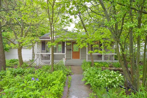 Photo of W59N729 Highwood Dr, Cedarburg, WI 53012 (MLS # 1918753)