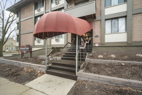 Photo of 2025 E Greenwich Ave, Milwaukee, WI 53211 (MLS # 1955288)