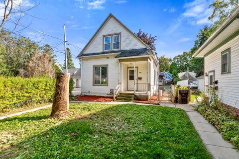 Photo of 1009 Elm Ave, South Milwaukee, WI 53172 (MLS # 1934795)