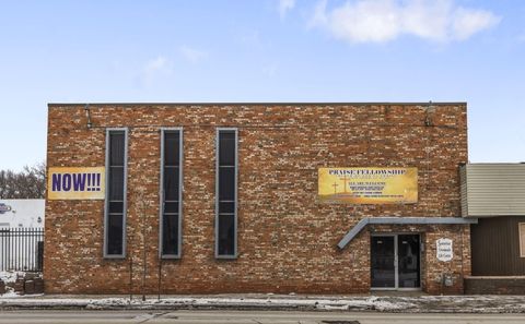 Photo of 2425 W Fond du Lac Ave, Milwaukee, WI 53206 (MLS # 1946770)