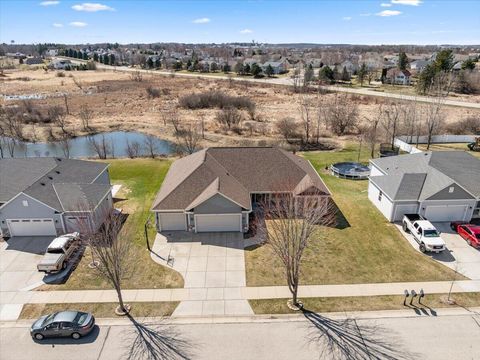 Photo of 65 Rushmore Ln, Hartford, WI 53027 (MLS # 1955923)