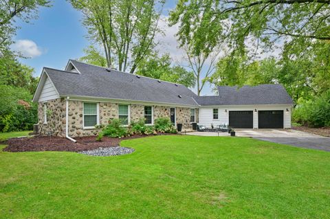 Photo of 1005 Lone Tree Rd, Elm Grove, WI 53122 (MLS # 1940387)