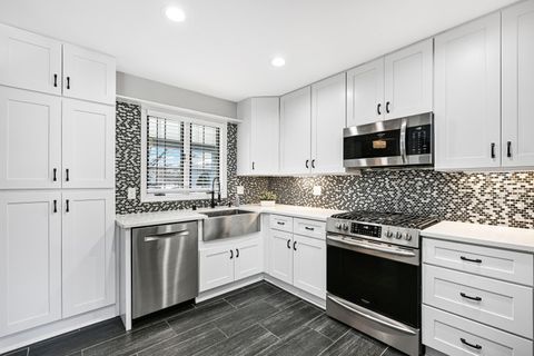 Photo of 10121 N Lee Ct, Mequon, WI 53092 (MLS # 1949894)