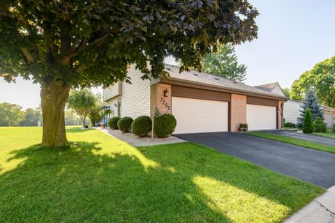 Photo of 7252 S Delaine Dr, Oak Creek, WI 53154 (MLS # 1930535)