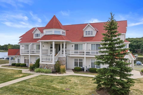 Photo of 2107 Landings Ln, Delavan, WI 53115 (MLS # 1973192)