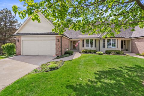 Photo of 625 S Stonehedge Dr, Brookfield, WI 53045 (MLS # 1961709)