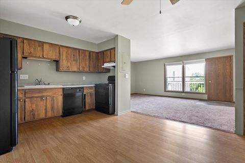 N114W16680 Crown Dr, Germantown, WI 53022 - #: 1922991