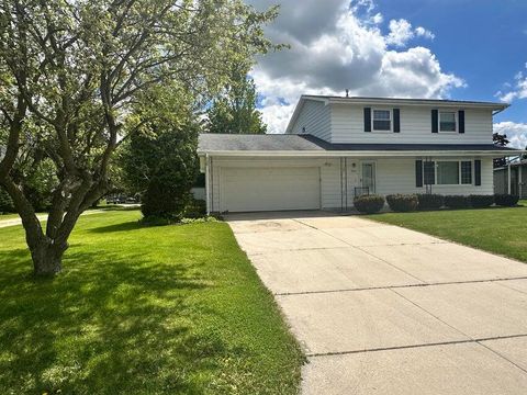 Photo of 564 E Rhine St, Elkhart Lake, WI 53020 (MLS # 1939679)