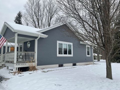 Photo of W242N4251 Swan Rd, Pewaukee, WI 53072 (MLS # 1949762)