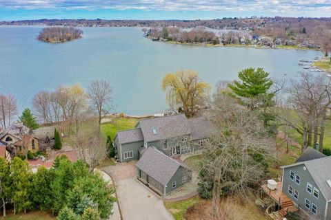 Photo of W277N3016 Rocky Point Rd, Pewaukee, WI 53072 (MLS # 1955767)