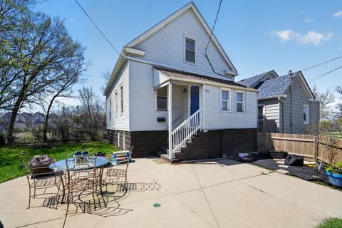 Photo of 2469 S Chase Ave, Milwaukee, WI 53207 (MLS # 1963020)
