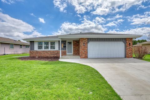 Photo of 6291 Thorncrest Dr, Greendale, WI 53129 (MLS # 1958250)