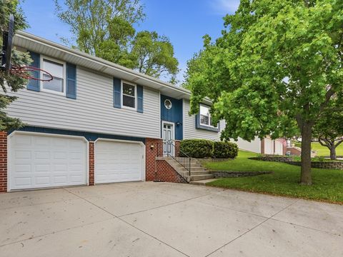 Photo of 1600 Larkspur Ln, West Bend, WI 53090 (MLS # 1963514)