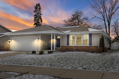 Photo of 1476 32 Ave, Kenosha, WI 53144 (MLS # 1950978)