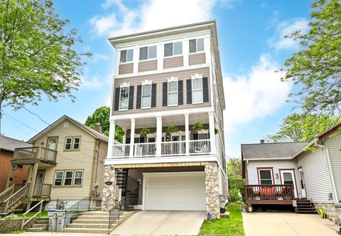 Photo of 2425 S Superior St, Milwaukee, WI 53207 (MLS # 1933595)