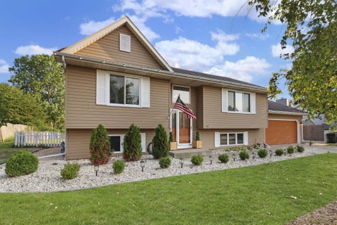 Photo of 2117 Newberry Ln, Caledonia, WI 53402 (MLS # 1972108)