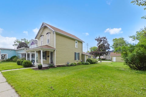 Photo of 338 Oakton Ave, Pewaukee, WI 53072 (MLS # 1968187)
