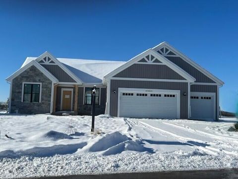 Photo of W251N2413 Valleyview Cir, Pewaukee, WI 53072 (MLS # 1944739)