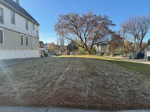 Photo of 319 N 31st St, Milwaukee, WI 53208 (MLS # 1944264)