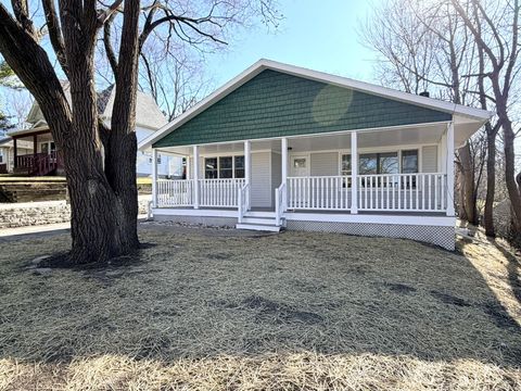 Photo of 1028 Oakland Ave, Waukesha, WI 53186 (MLS # 1956954)
